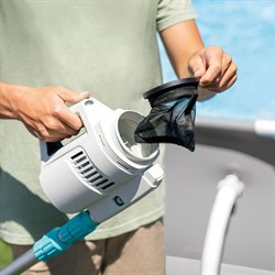 Intex 28628 Пылесос аккумуляторный ручной, для ухода за бассейнном и SPA / 100 минут / 64 л/м - фото 195123